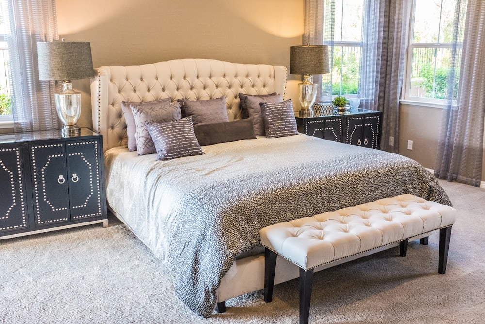 Slaapkamer styling: rustige slaapkamer met natuurlijke tinten